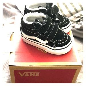Sk8 -mid reissue V (black/true white ) size2